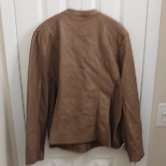 Men's Tan Leather Jacket - Picture 8 of 11